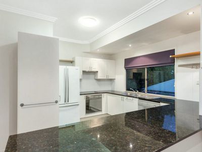 2 / 3 Rossmere Lane, Auchenflower