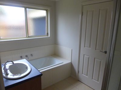 8 Elliot Court, Whittington