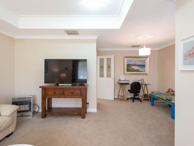 24 Tindals Crescent, Hannans