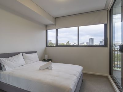 10132 / 19 Amalfi Dr , Wentworth Point