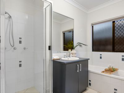 105 Gamburra Drive, Redlynch