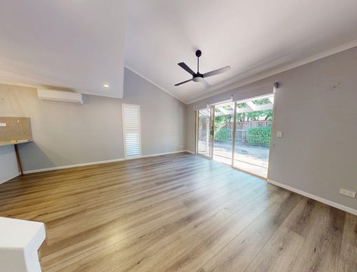 Modern Townhouse in Central Noosaville Location image 4