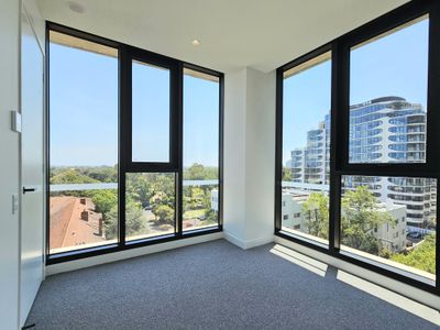 601 / 8 Louise Street, Melbourne