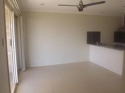 2 / 1 Nadia Place, Morayfield