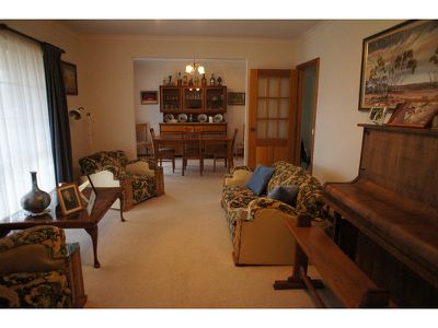 6 Lukin Court, Horsham