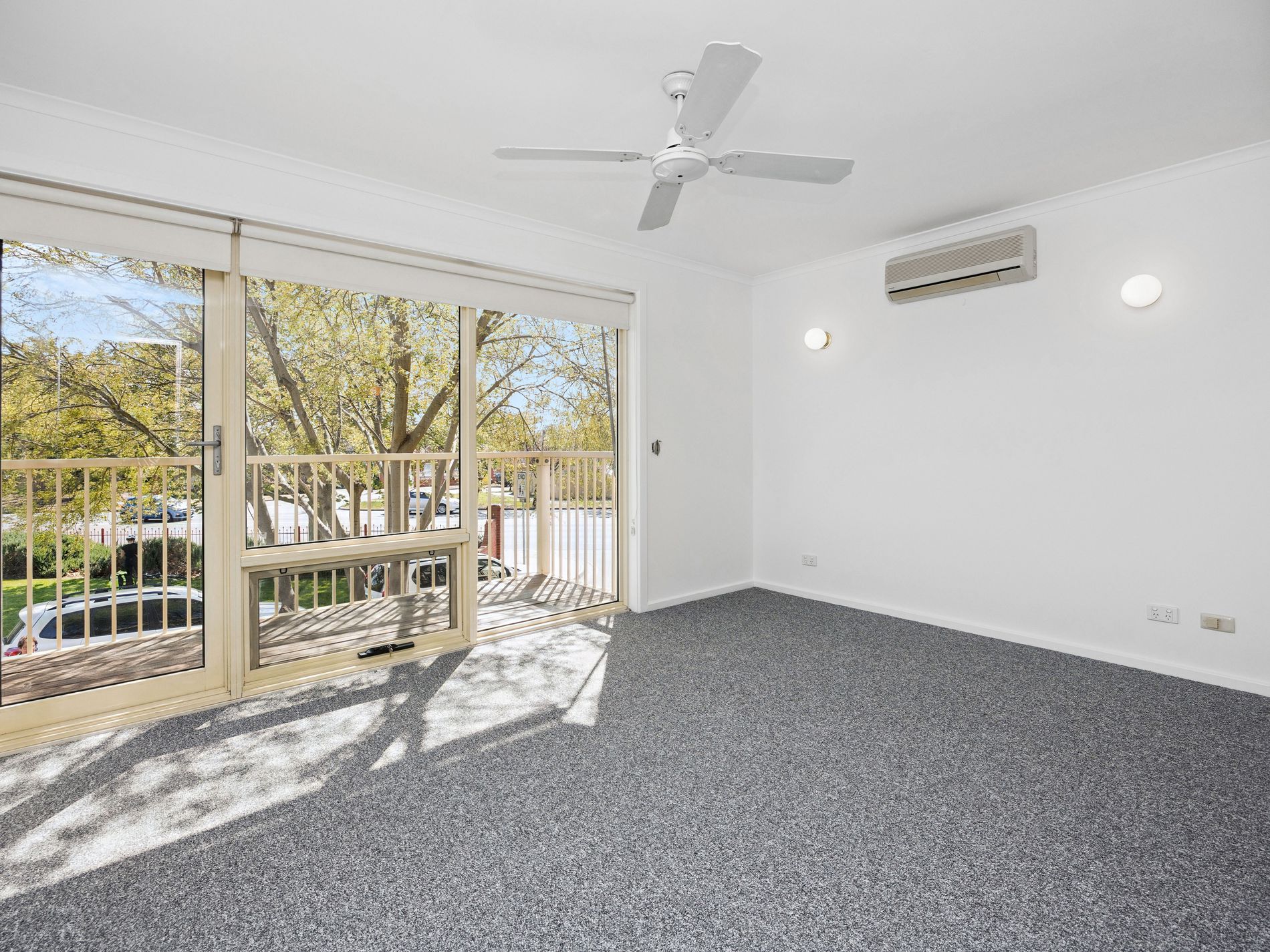 3 / 2 John Hindmarsh Frontage, Brompton