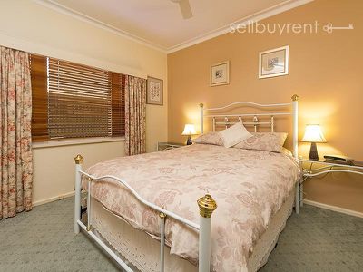 2 WOODLAND STREET, Wodonga