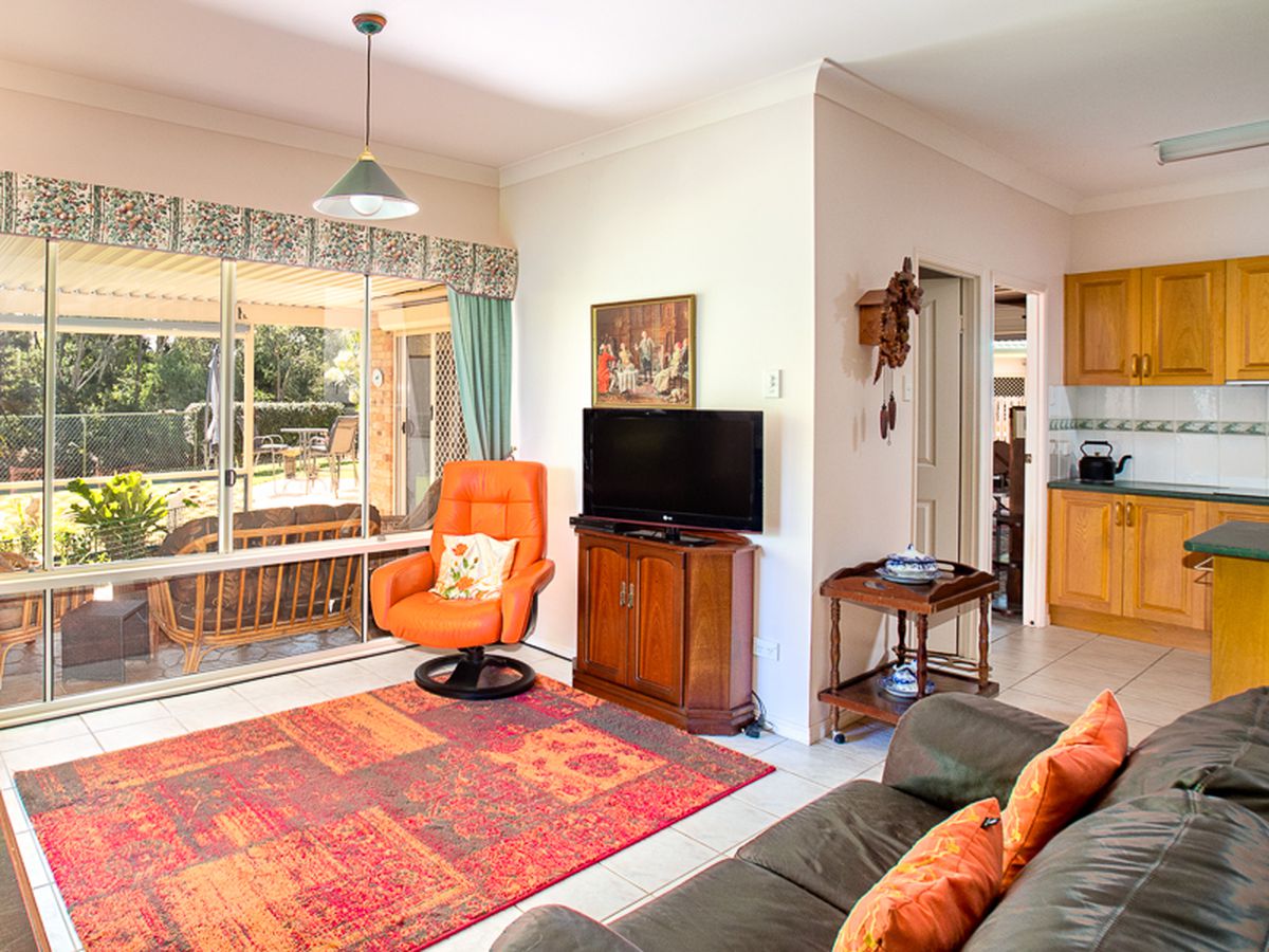 6 Daphne Court, Torquay