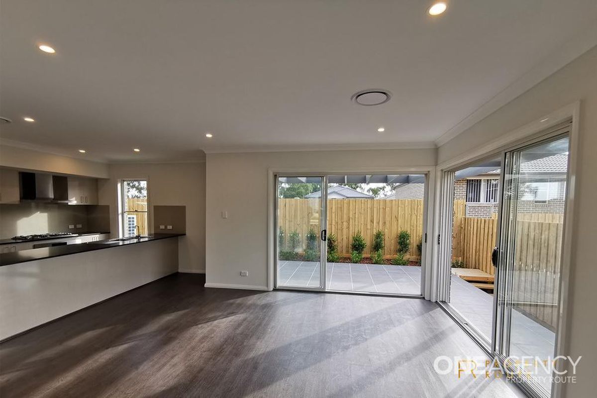 28 STONEMASON DRIVE, Norwest