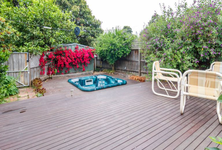 14 Knaith Road, Ringwood East