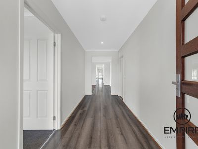 9 Grande Belmond Avenue, Clyde