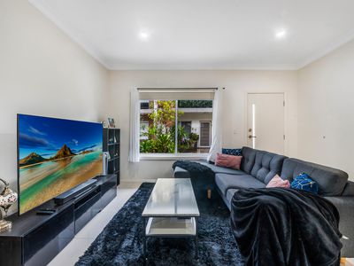 29 / 10 Old Glenfield Road, Casula