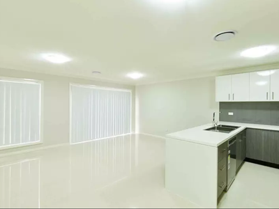11 Amritsar Glade, Schofields