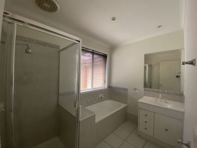 4 Calais Court, Hoppers Crossing