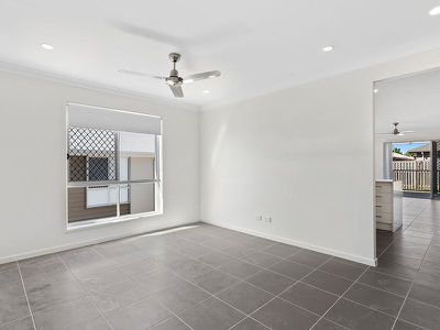 5 Apple Berry Avenue, Coomera