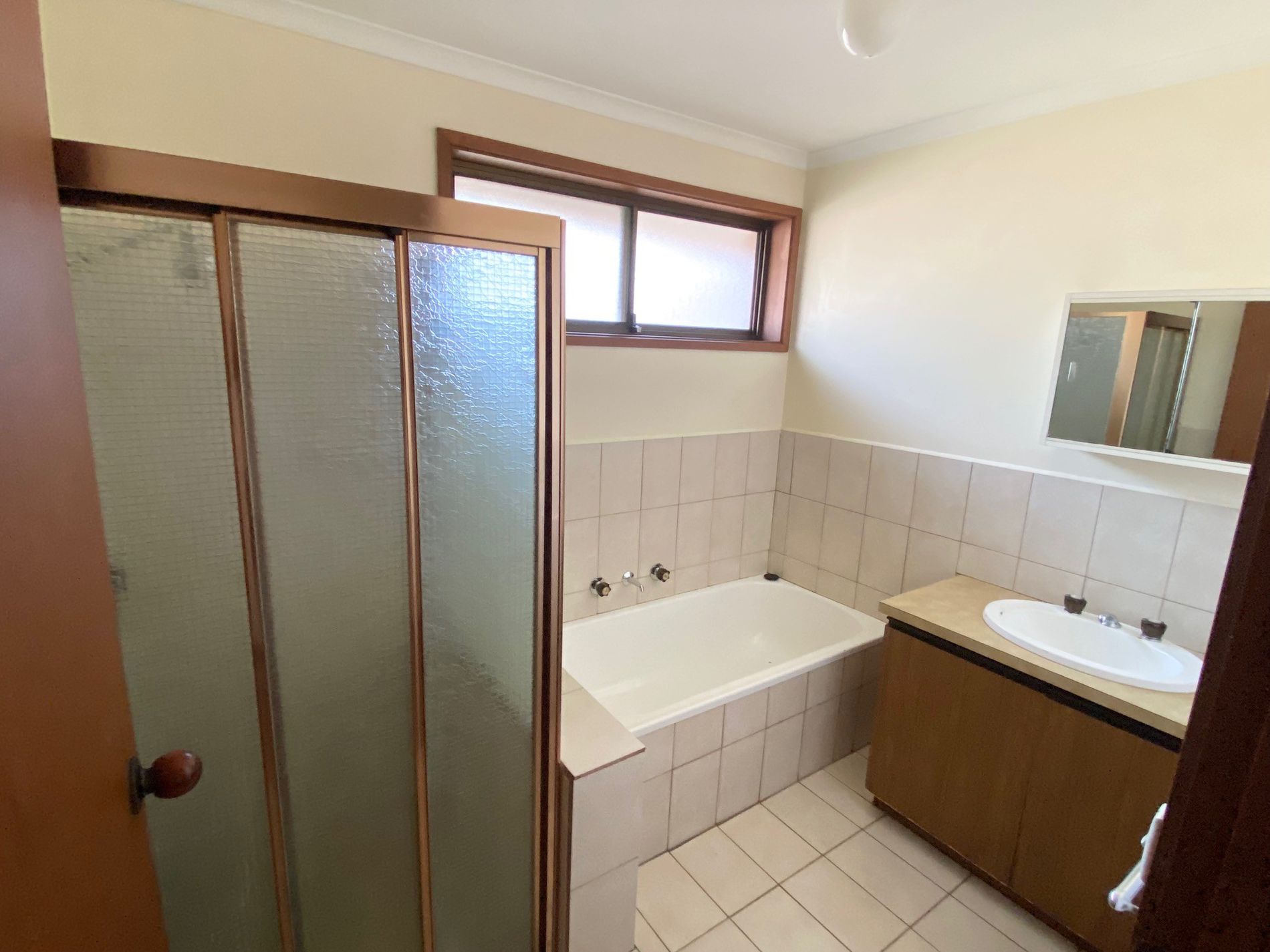 2 / 10 Sinns Avenue, Werribee