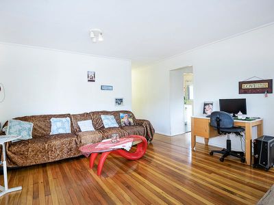 32 Karina, Gailes