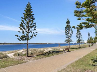 4 / 49 Back Street, Biggera Waters