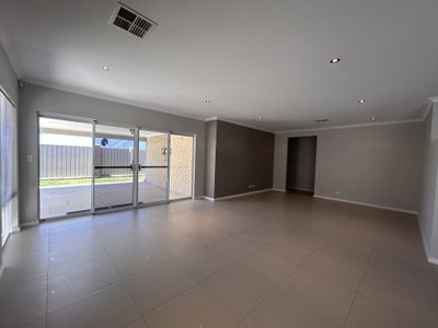 40 Seaspray Crescent, Jindalee