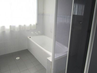 8 / 5 Commerce Drive, Warilla