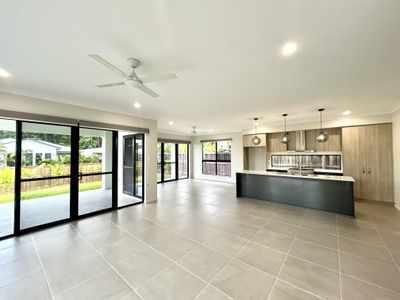 47 Seaside Parade, Palm Cove
