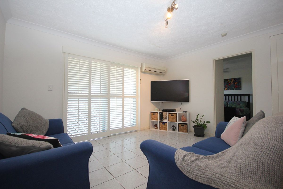 2 / 39 Rolle Street, Holland Park West