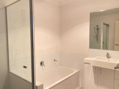 1 / 2a Groeschel Court, Goodna