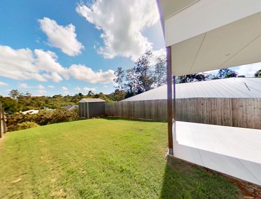 Modern Unit in Woombye image 6