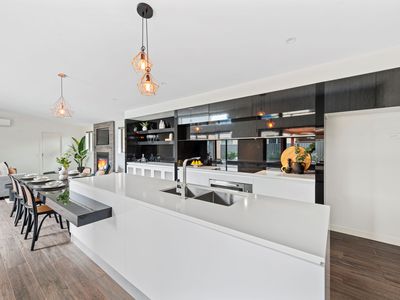 4 PIONEER PLACE, Thurgoona