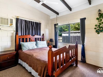 60 Hollywood Boulevard, White Rock