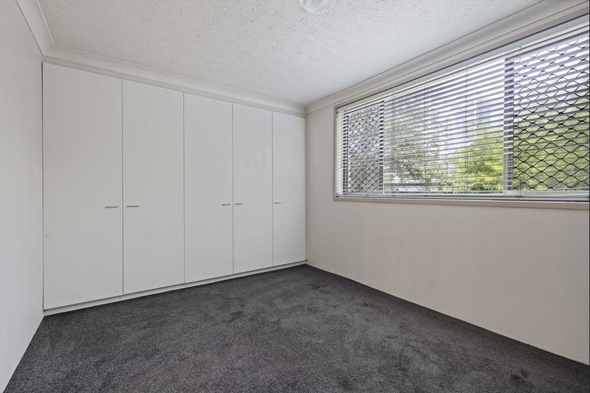 2 / 8-10 Queensland Avenue, Broadbeach