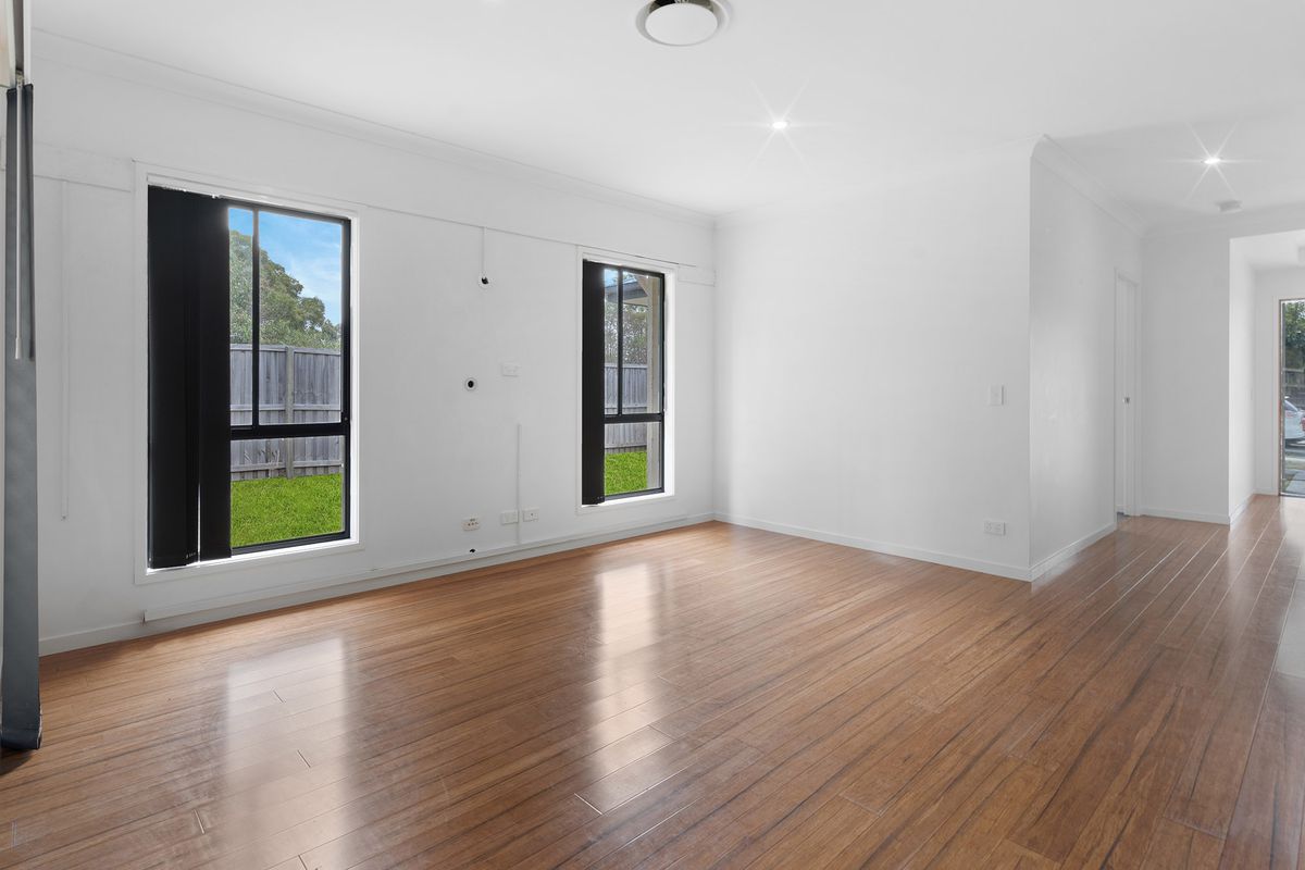 30 Thames Drive, Regents Park