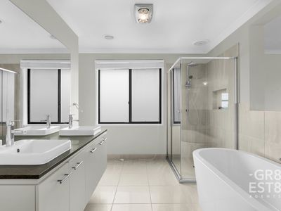 39 Aquatic Drive, Cranbourne West