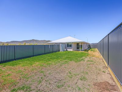 2 / 8 Daisy Close, Kootingal