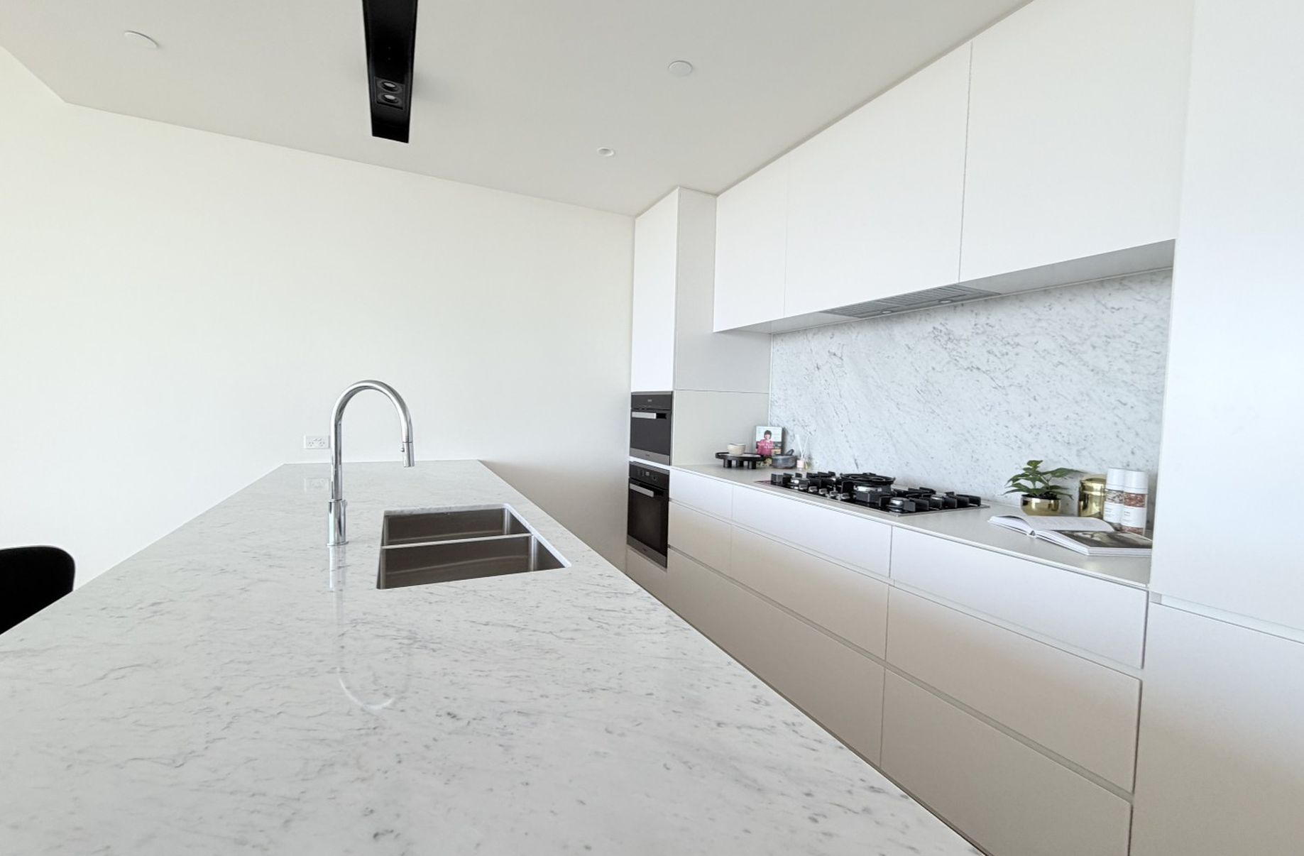 9402 / 70 Southbank Blvd, Southbank
