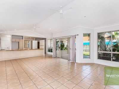 8 Amarina Court, Annandale