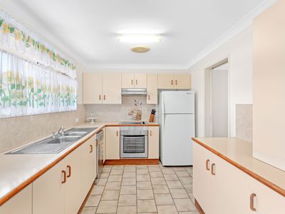 2 / 7 Windsor Place, Tuncurry