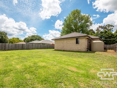 46 Manse Street, Guyra