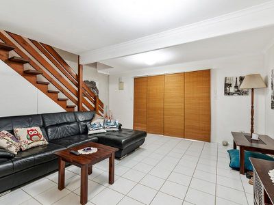 9 / 18 Magellan Road, Springwood