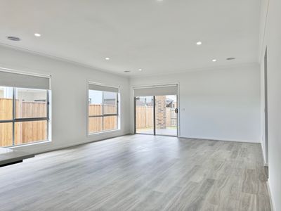 16 Shallow Road, Weir Views