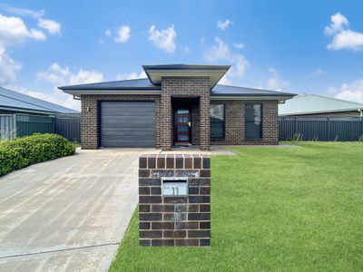 11 Waterfall Crescent, Dubbo