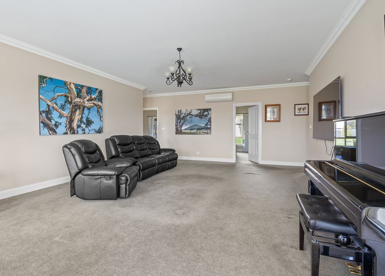 231 Golf Course Road, Heywood