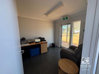 6 / 37 Steel Loop, Wedgefield