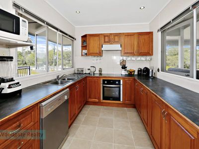 2 Wollemi Cl, Woodgate