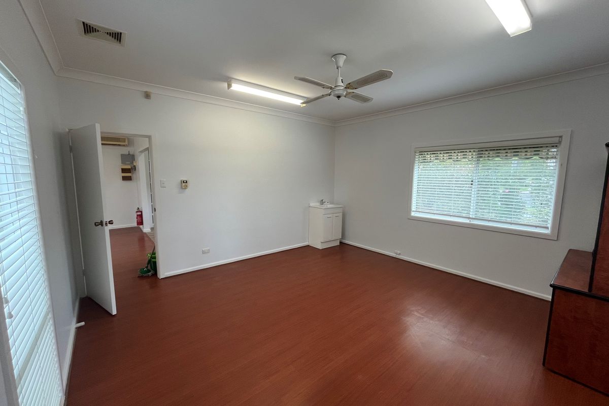 74 Kareena Road, Miranda