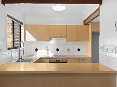 2 / 142 Carmody Road, St Lucia