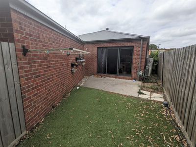 2 / 12 Castle Court, Bell Park