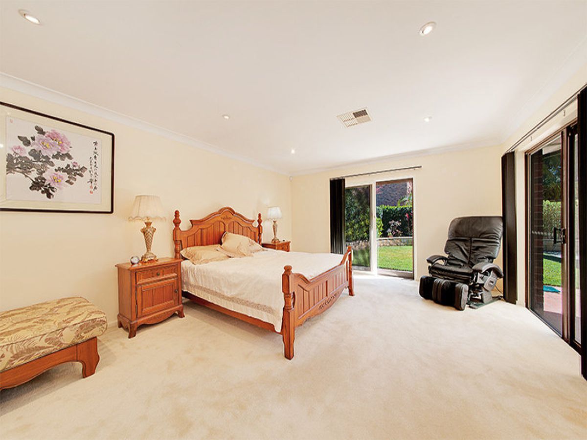 15 Curragundi Ave, Belrose