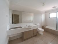 83  116, Goodna