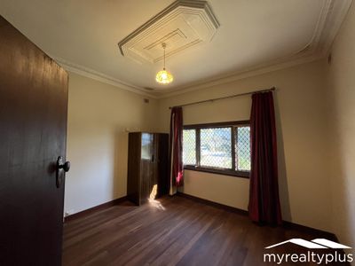 128 Robert Street, Como